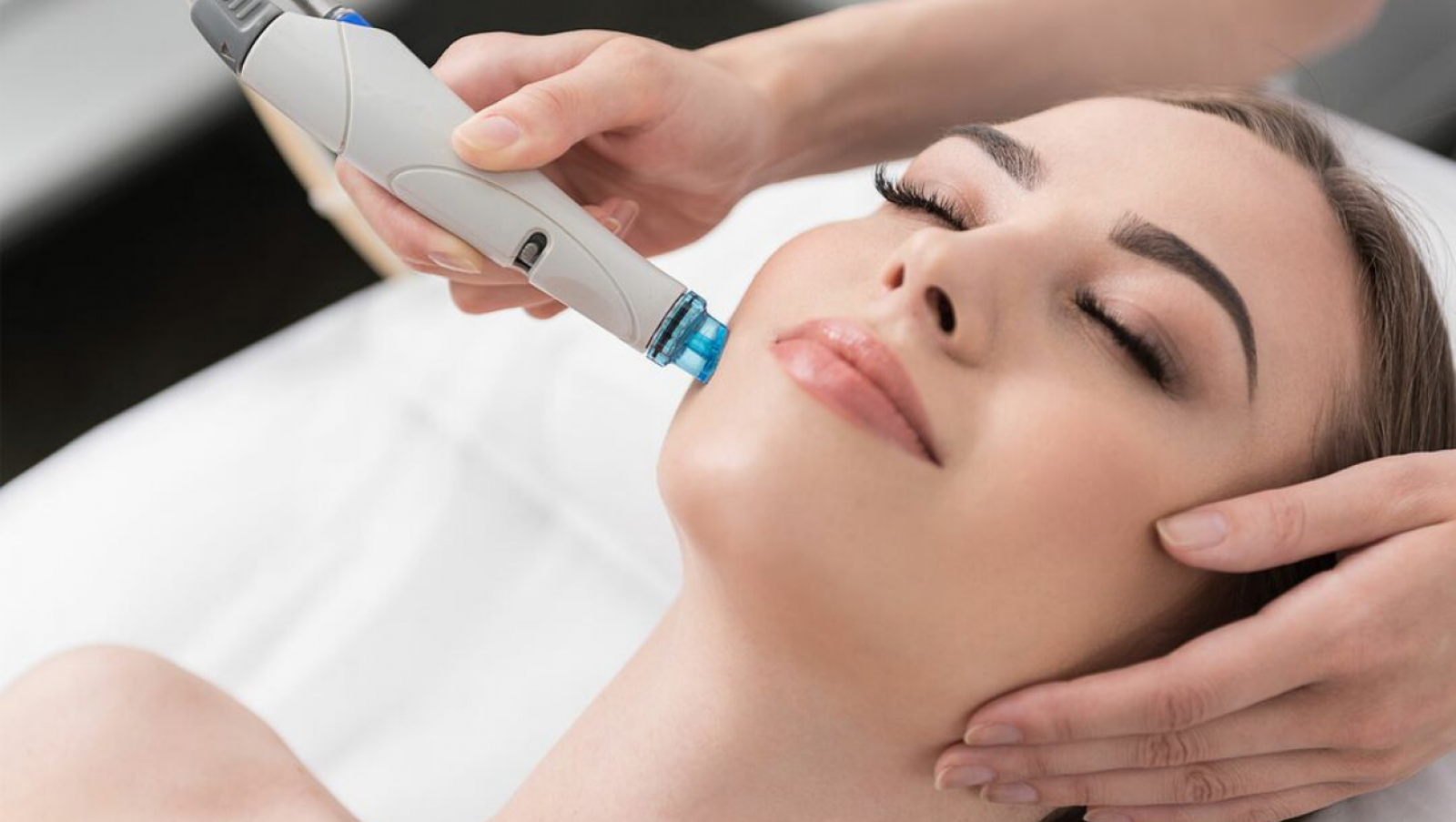 hydradermabrasion-EleaGiorgini femme modele
