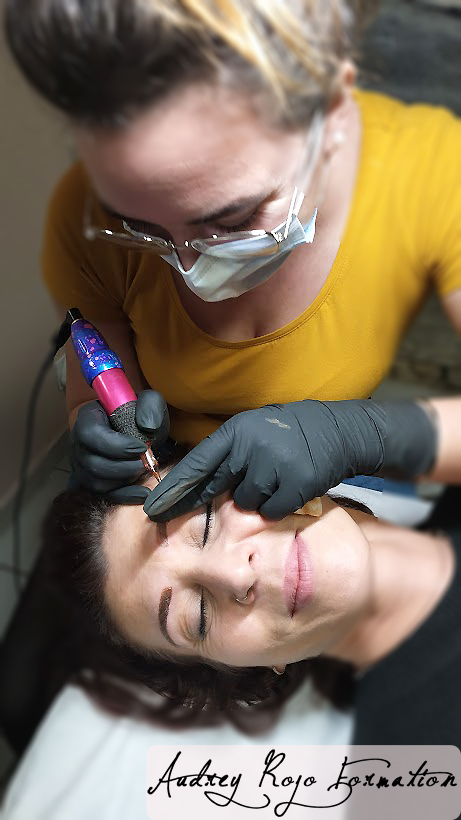 Sourcils déborah action tatouage