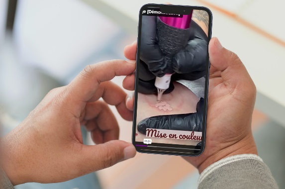 mobile Vidéo tatouage aréole mammaire trompe l'oeil