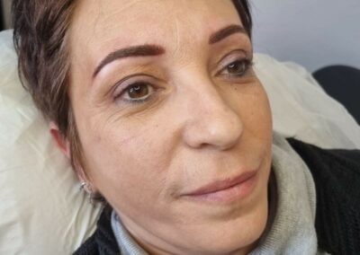 Sourcils poudrés en maquillage permanent par Annabelle