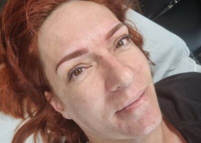 Sourcils poudrés en maquillage permanent par Annabelle