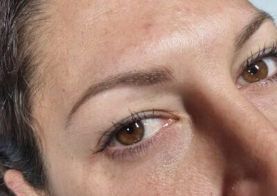 Sourcils poudrés en maquillage permanent par Annabelle