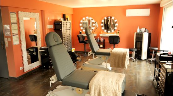 salle de pigmentation fauteuils réglables
